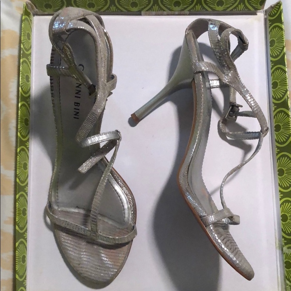 Gianni Bini silver heels size 8.5
